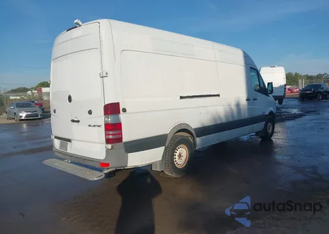 2015 Mercedes-Benz Sprinter 2500 High Roof z USA, uszkodzony, nr VIN WD3PE8DB2FP127501